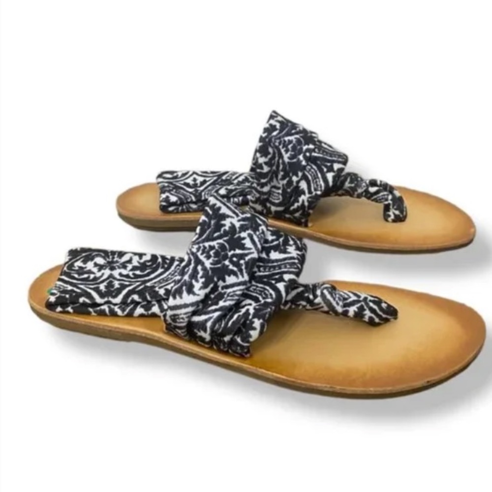 Dirty Laundry sandals